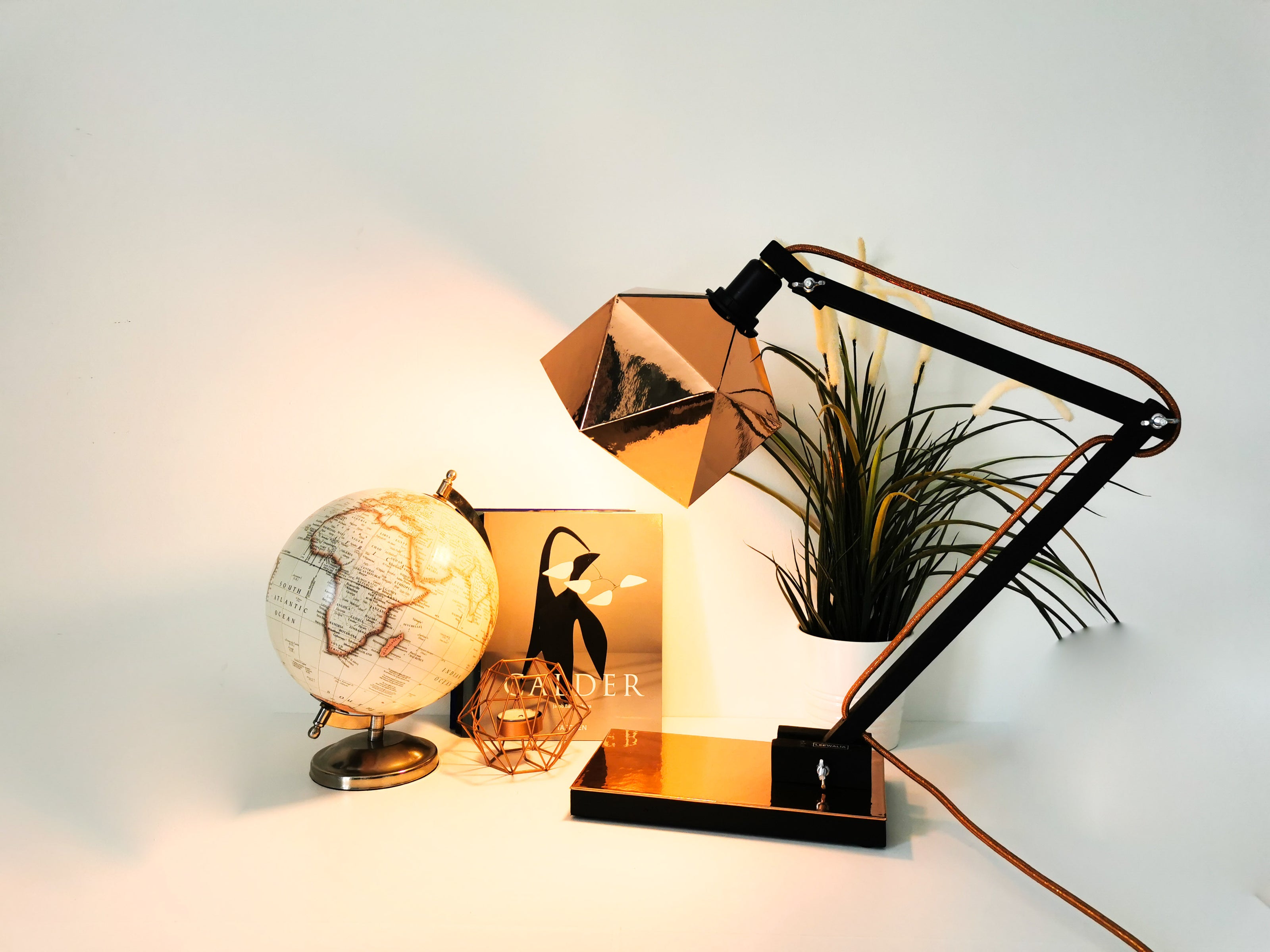 Une Lampe de Chevet Cuivre spécial Geek.